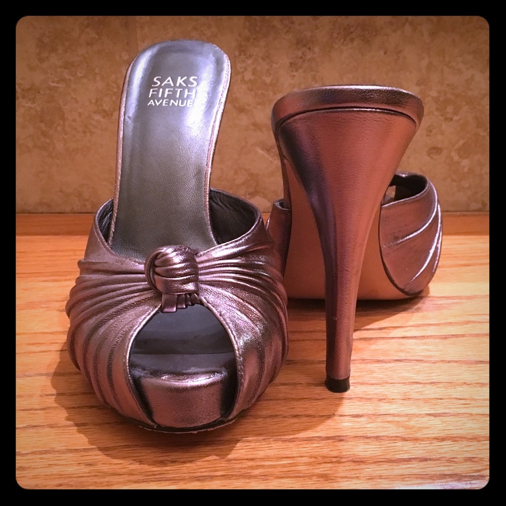 Saks Fifth Avenue Metallic Silver Pumps. SO COMFY